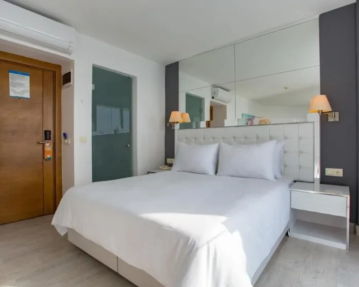 Le Bleu Hotel