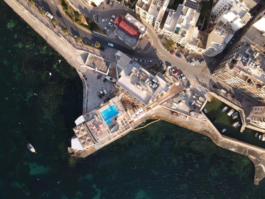 Gillieru Harbour Hotel