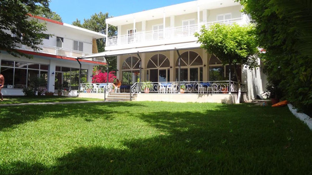 Avra Beach Hotel