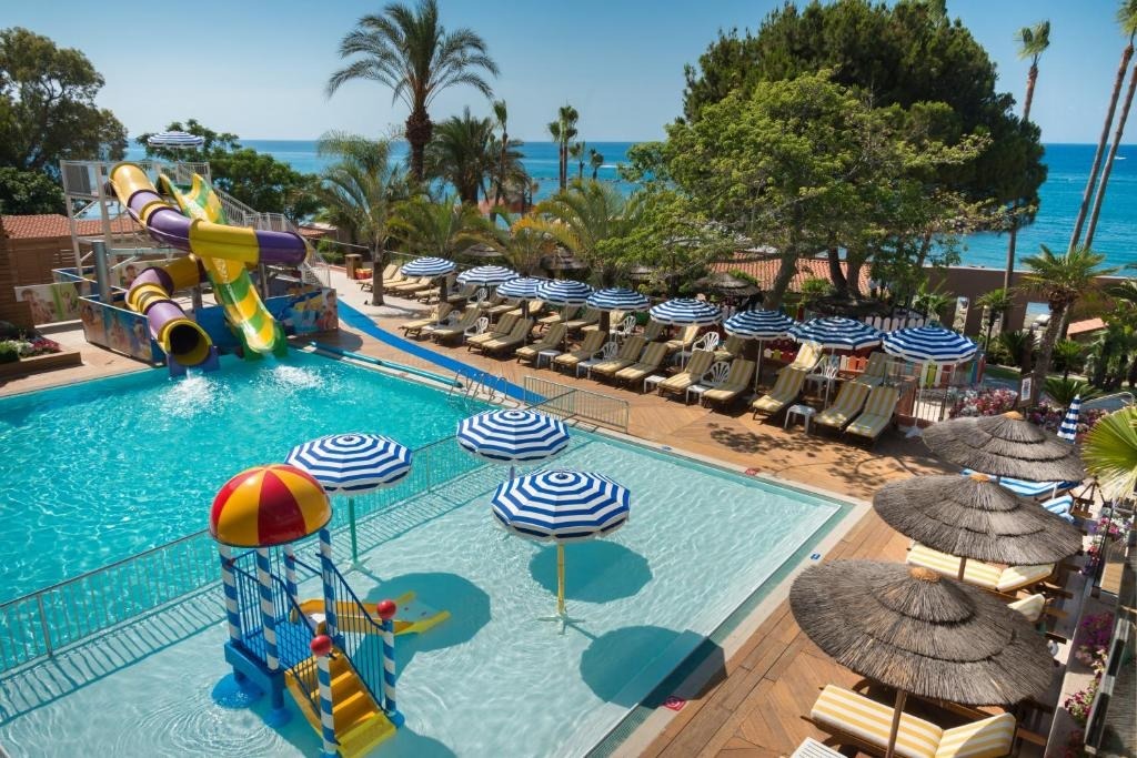 Hotel Amathus Beach