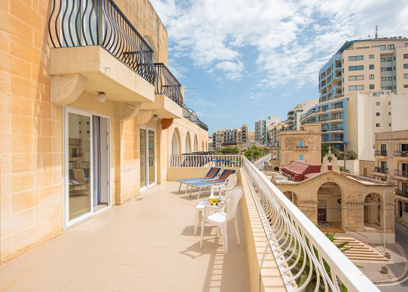 Gillieru Harbour Hotel